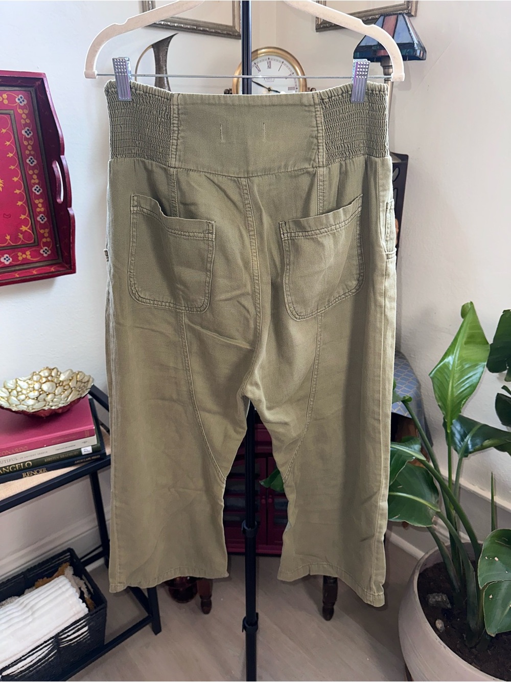 We The Free Lunan Crop Harem
Jeans Green - Picture 10 of 12